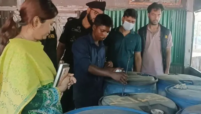 ব্রাহ্মণবাড়িয়ায় অবৈধ মজুত ১০ হাজার লিটার জ্বালানি তেল জব্দ